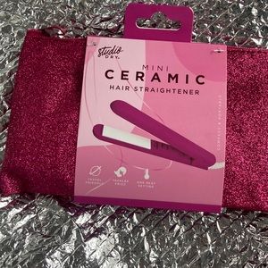 FINAL DROP 🚨 NWT mini travel hot pink Barbie vibes flat iron and glitter pouch